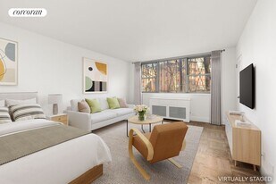 2 Horatio St in New York, NY - Building Photo
