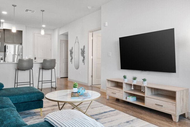 711 W Broadway Rd in Tempe, AZ - Building Photo - Building Photo