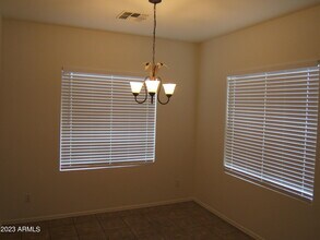 9238 W Milkweed Loop in Phoenix, AZ - Foto de edificio - Building Photo