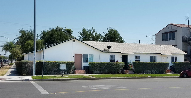 215 N Miller St in Santa Maria, CA - Building Photo - Other