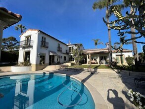 6692 La Jolla Scenic S Dr in San Diego, CA - Building Photo - Building Photo