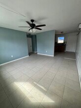 4643 Myrtle Ln, Unit 4643 Myrtle ln in West Palm Beach, FL - Foto de edificio - Building Photo