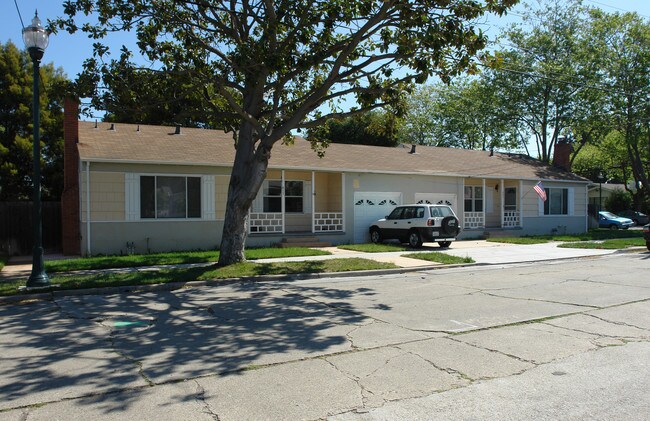 417 S Idaho St in San Mateo, CA - Foto de edificio - Building Photo