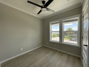 972 Xanadu E in Venice, FL - Building Photo - Building Photo