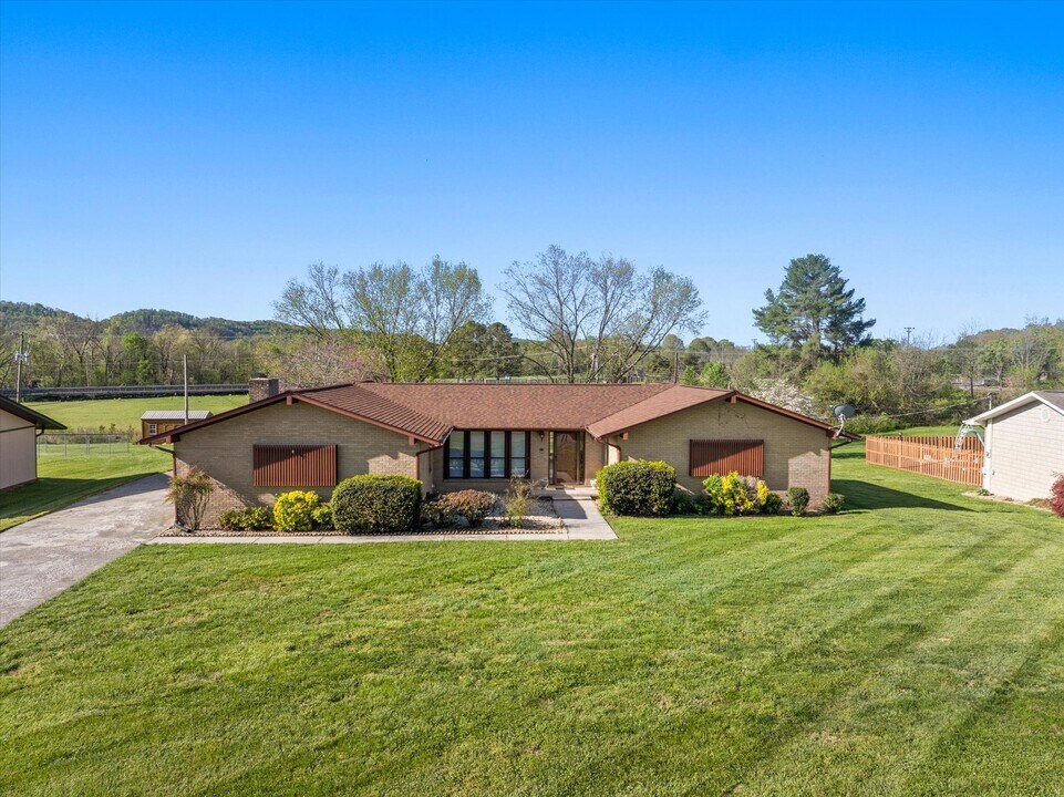 3047 Staffordshire Blvd in Powell, TN - Building Photo