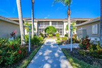 5260 Hyland Hills Ave in Sarasota, FL - Building Photo - Building Photo