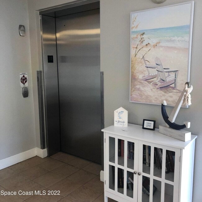 806 Mystic Dr in Cape Canaveral, FL - Foto de edificio - Building Photo