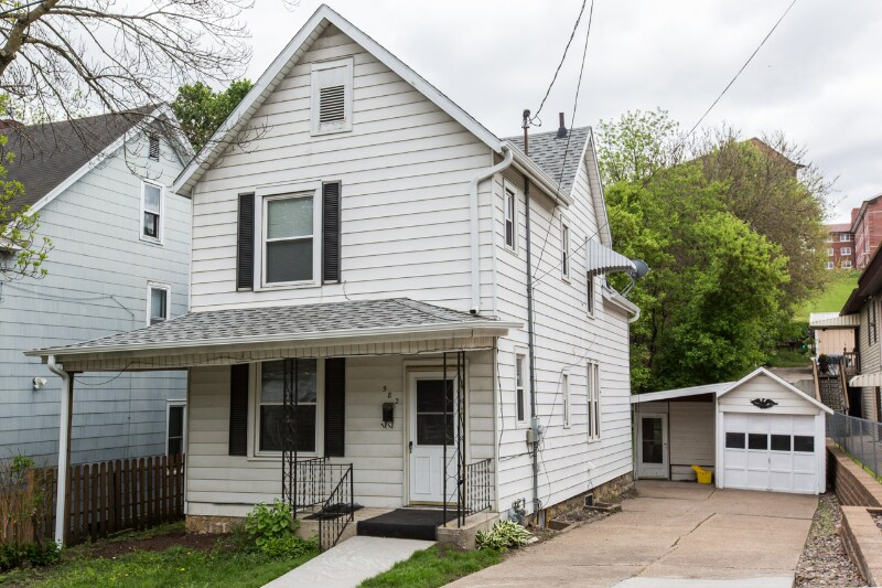 582 W 17th St in Dubuque, IA - Building Photo