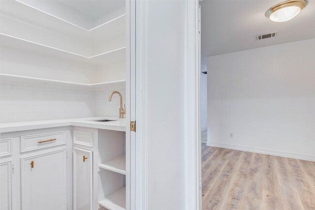 10720 Briar Forest Dr in Houston, TX - Building Photo - Building Photo