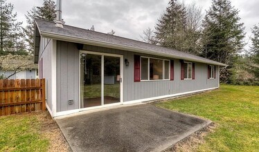 207 NE Nikki Ln in Belfair, WA - Building Photo - Building Photo