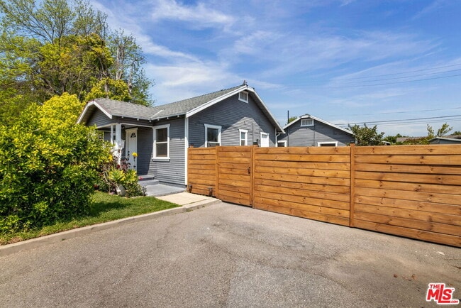414 Raymond Dr in Pasadena, CA - Building Photo - Building Photo