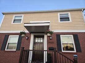 1430 Simona Dr in Pittsburgh, PA - Building Photo