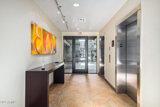 7291 N Scottsdale Rd in Scottsdale, AZ - Foto de edificio - Building Photo