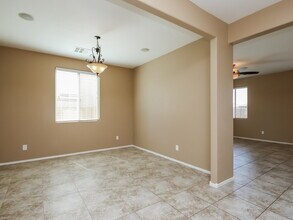 7120 S 70th Dr in Phoenix, AZ - Foto de edificio - Building Photo