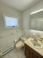 12 Gardner St, Unit R in Newton, MA - Foto de edificio - Building Photo