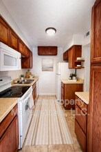 6056 Northwest Expy in Warr Acres, OK - Building Photo - Building Photo