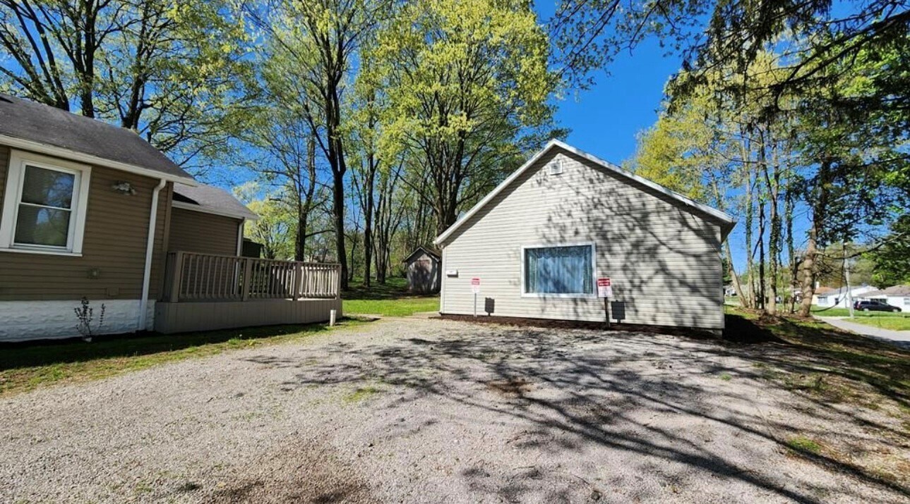 830 Woodville Rd in Mansfield, OH - Building Photo