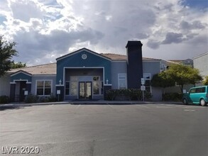 6955 N Durango Dr in Las Vegas, NV - Building Photo - Building Photo