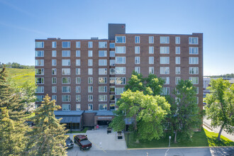 Columbus Manor in Calgary, AB - Building Photo - Building Photo