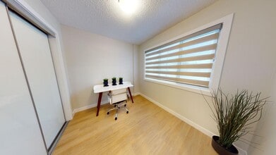 2035-2035 Chalmers Way SW in Edmonton, AB - Building Photo - Building Photo