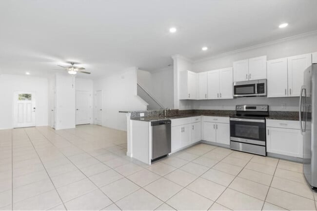 36471 Garden Wall Wy in Zephyrhills, FL - Building Photo - Building Photo