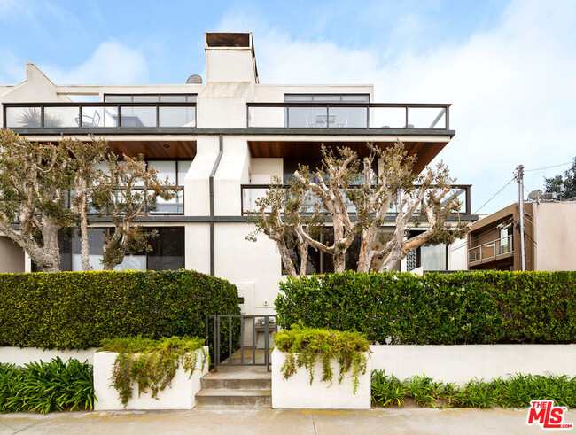 6209 Pacific Ave in Los Angeles, CA - Building Photo - Building Photo