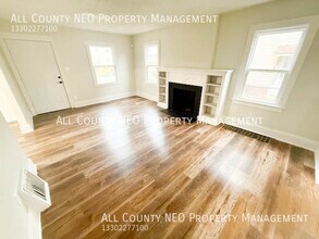 575 Fernwood Dr in Akron, OH - Building Photo - Building Photo