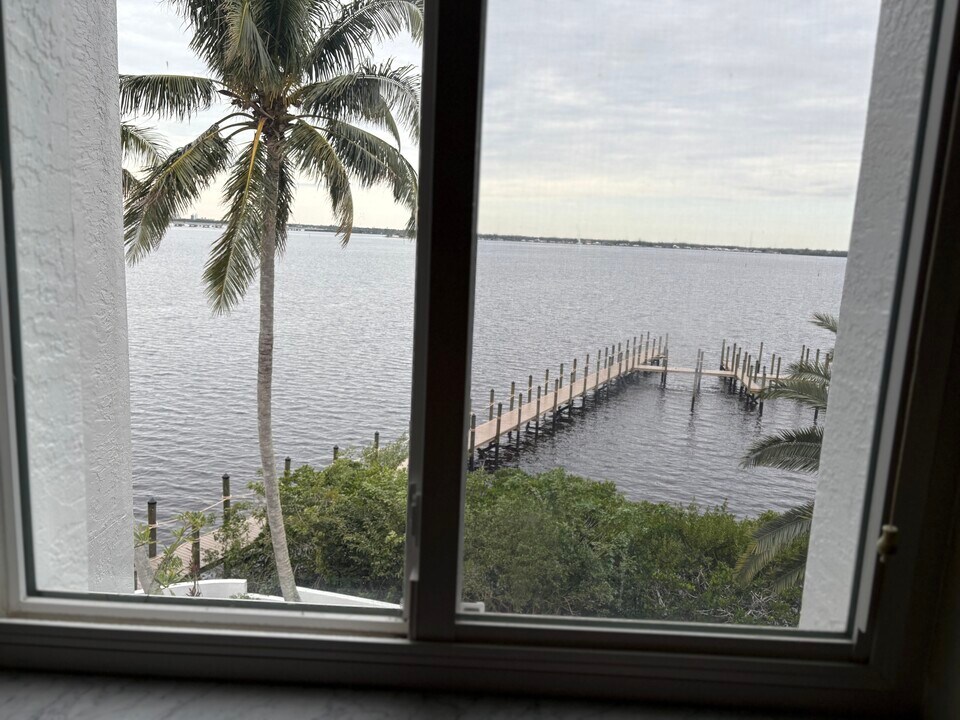 2875 Palm Beach Blvd in Ft. Myers, FL - Building Photo