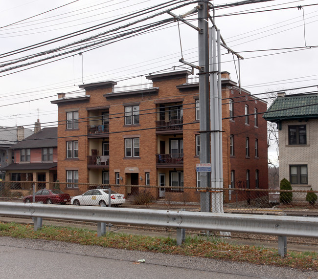 2820-2822 Broadway Ave in Pittsburgh, PA - Building Photo - Building Photo