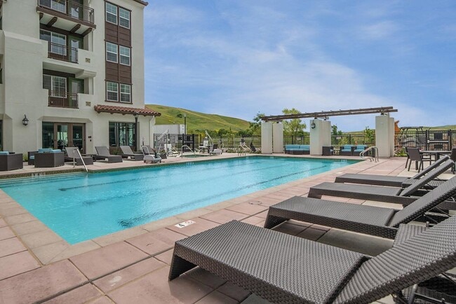 Deer Creek Apartments in San Ramon, CA - Foto de edificio - Building Photo