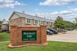 Shorewood Park Townhomes in Grapevine, TX - Building Photo