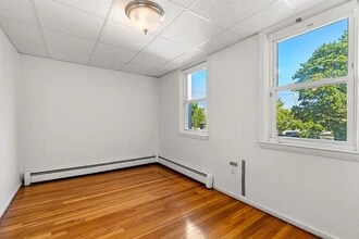 44 Warren St, Unit 2 in Cambridge, MA - Foto de edificio - Building Photo