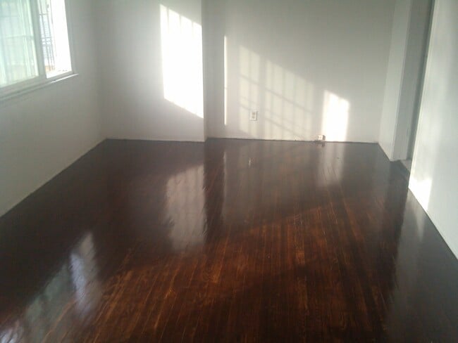 720 Walnut St, Unit 1 in Inglewood, CA - Foto de edificio - Building Photo