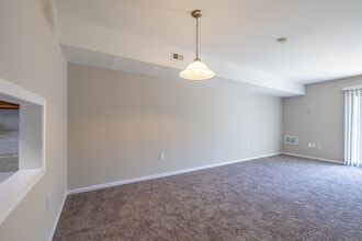 Gateway Townhomes in Hampton, VA - Building Photo - Interior Photo