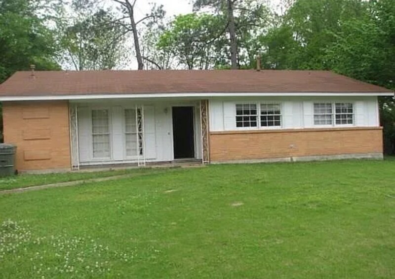 350 Southlawn Dr in Montgomery, AL - Building Photo