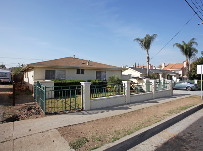 715-725 N Del Valle Ave in La Puente, CA - Building Photo - Building Photo