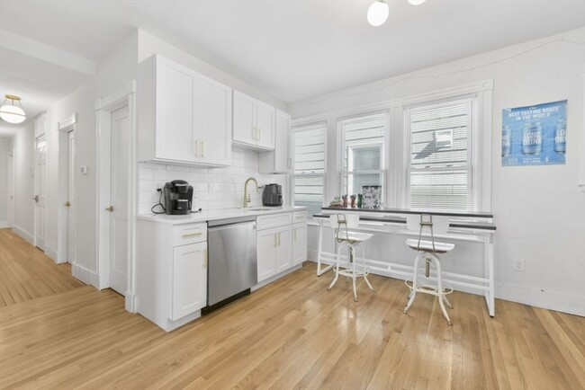 893 E 4th St, Unit 2