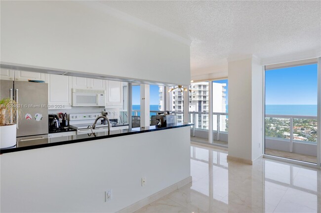 21055 Yacht Club Dr, Unit #2910 in Aventura, FL - Building Photo - Building Photo