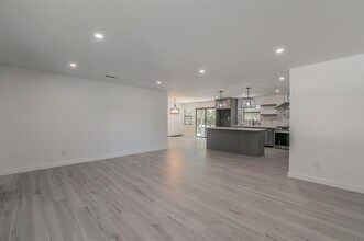 13516 Spring Grove Ave in Dallas, TX - Building Photo - Building Photo