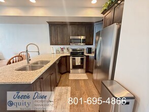 2522 W Knights Ln in Layton, UT - Building Photo - Building Photo