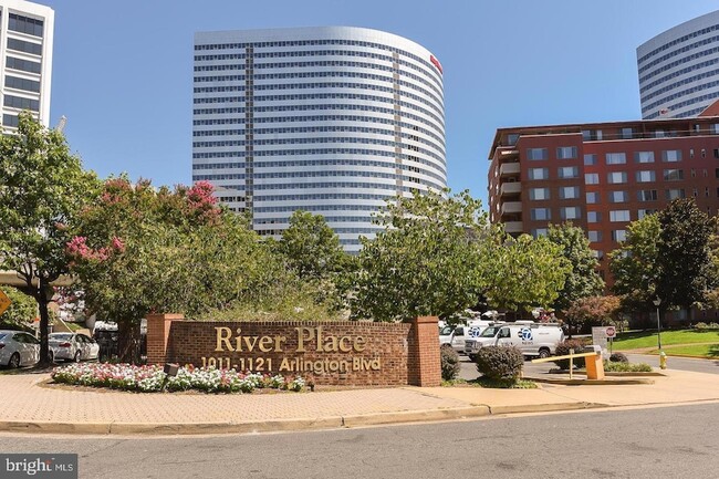 1021 Arlington Blvd, Unit 310 in Arlington, VA - Building Photo - Building Photo