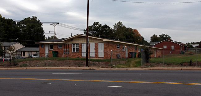 2741 Watson Dr in Charlotte, NC - Foto de edificio - Building Photo