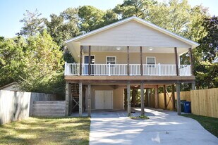 2109 Wisteria Dr in Wilmington, NC - Building Photo