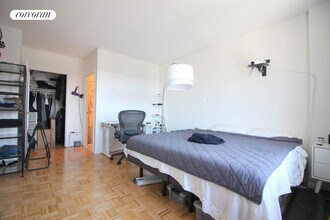 225 8th Ave in New York, NY - Building Photo - Building Photo