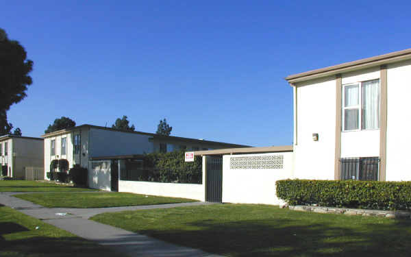 1215-1221 N Dresden Pl in Anaheim, CA - Building Photo - Building Photo