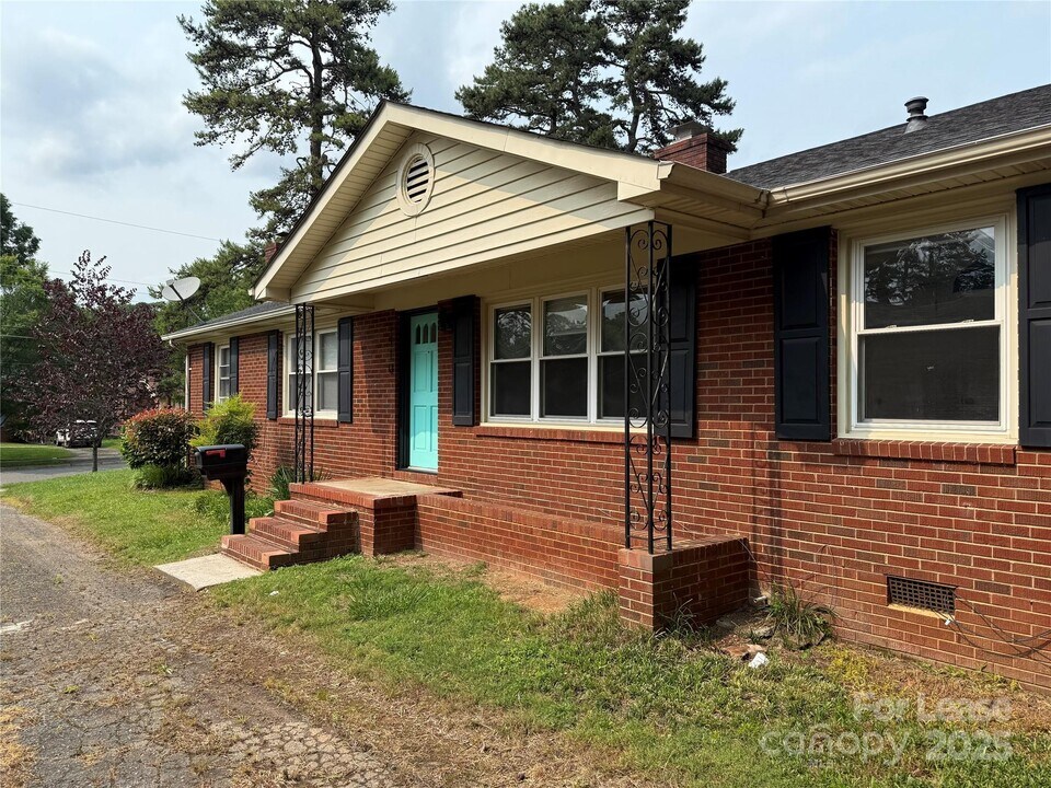 1508 Woodhill Ln in Charlotte, NC - Building Photo