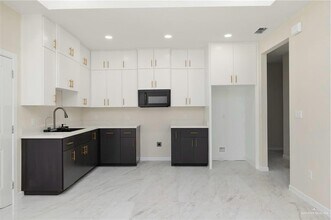 11 Skyview St in Weslaco, TX - Building Photo - Building Photo