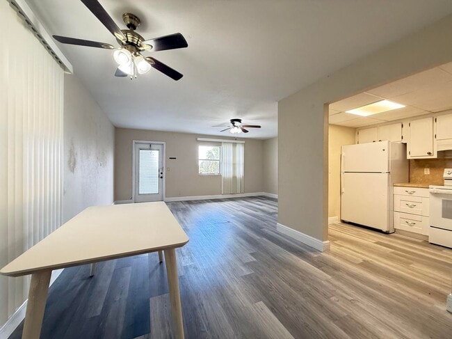 323 Tuscany Ln in Delray Beach, FL - Foto de edificio - Building Photo