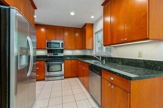 1325 Lomay Pl in Pasadena, CA - Building Photo - Building Photo