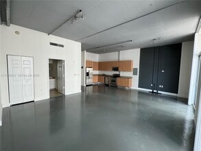 2100 Van Buren St in Hollywood, FL - Building Photo - Building Photo